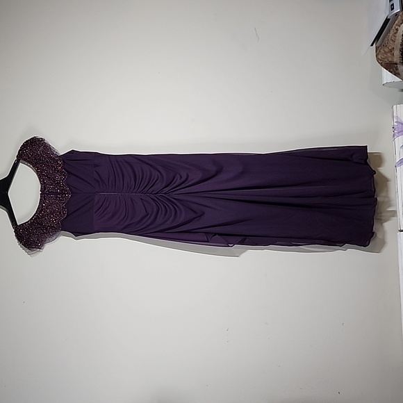 XCape Sleeveless Beaded Scoop-neck Collar Evening Gown Size 4 - Picture 6 of 12